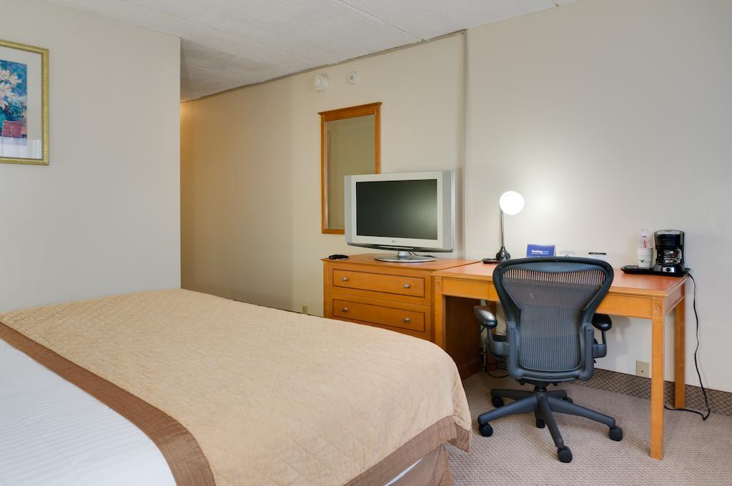 Howard Johnson By Wyndham Fullerton/Anaheim Conference Cntr Bagian luar foto