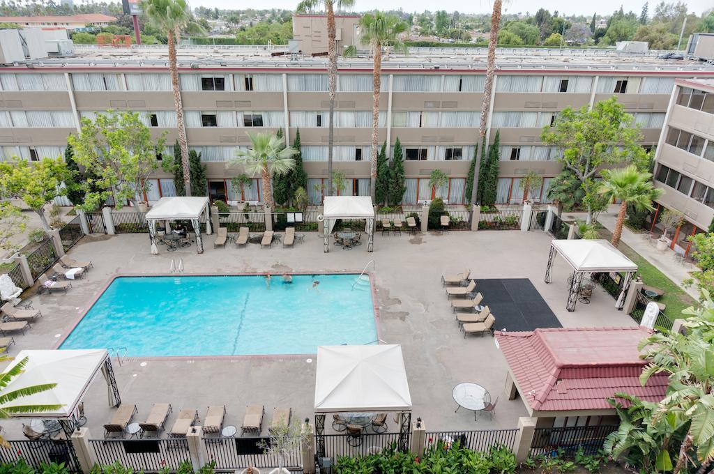 Howard Johnson By Wyndham Fullerton/Anaheim Conference Cntr Bagian luar foto