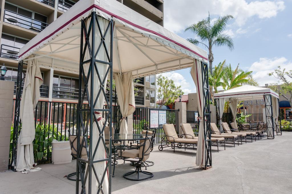 Howard Johnson By Wyndham Fullerton/Anaheim Conference Cntr Bagian luar foto