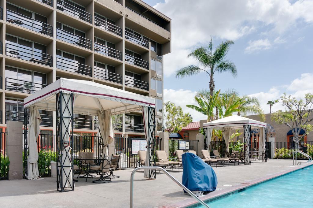 Howard Johnson By Wyndham Fullerton/Anaheim Conference Cntr Bagian luar foto