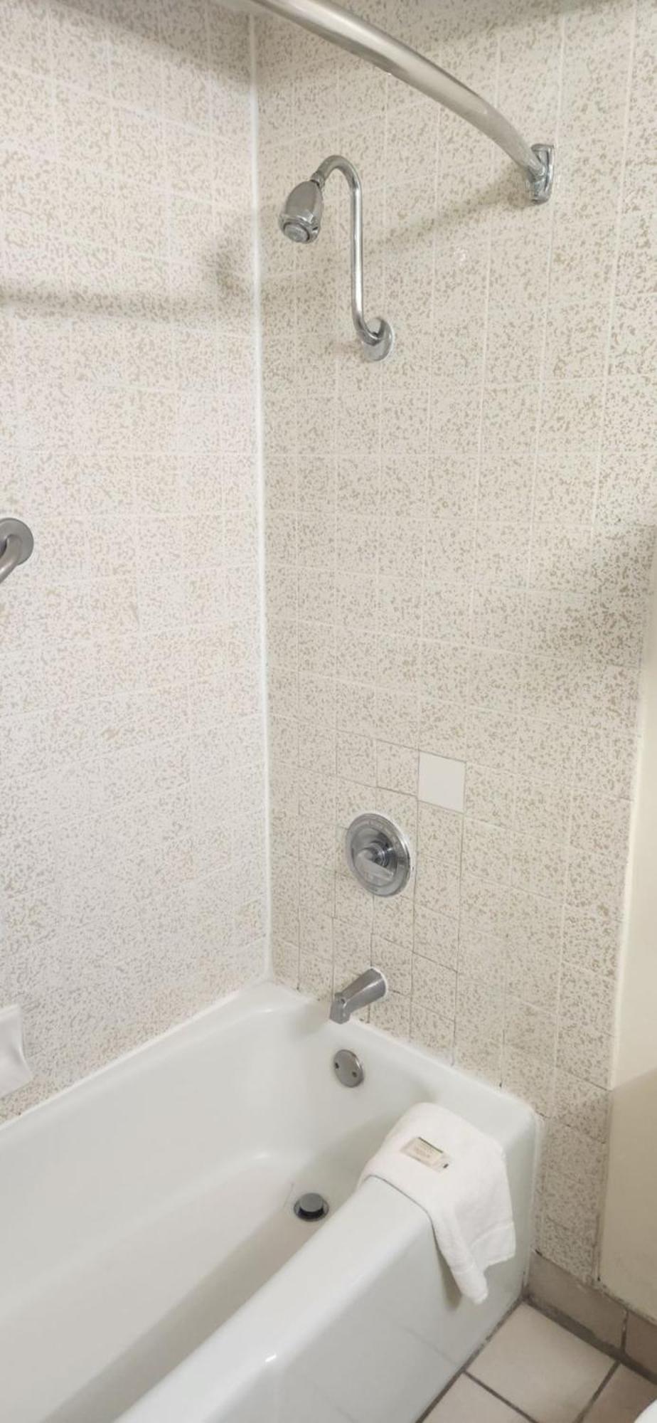 Howard Johnson By Wyndham Fullerton/Anaheim Conference Cntr Bagian luar foto