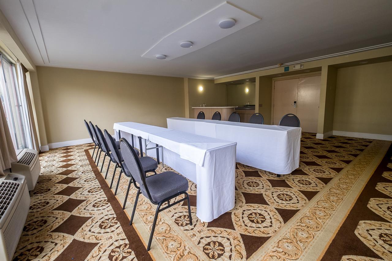 Howard Johnson By Wyndham Fullerton/Anaheim Conference Cntr Bagian luar foto