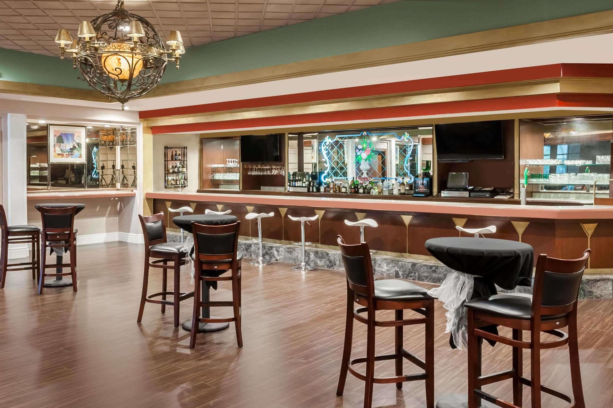 Howard Johnson By Wyndham Fullerton/Anaheim Conference Cntr Bagian luar foto