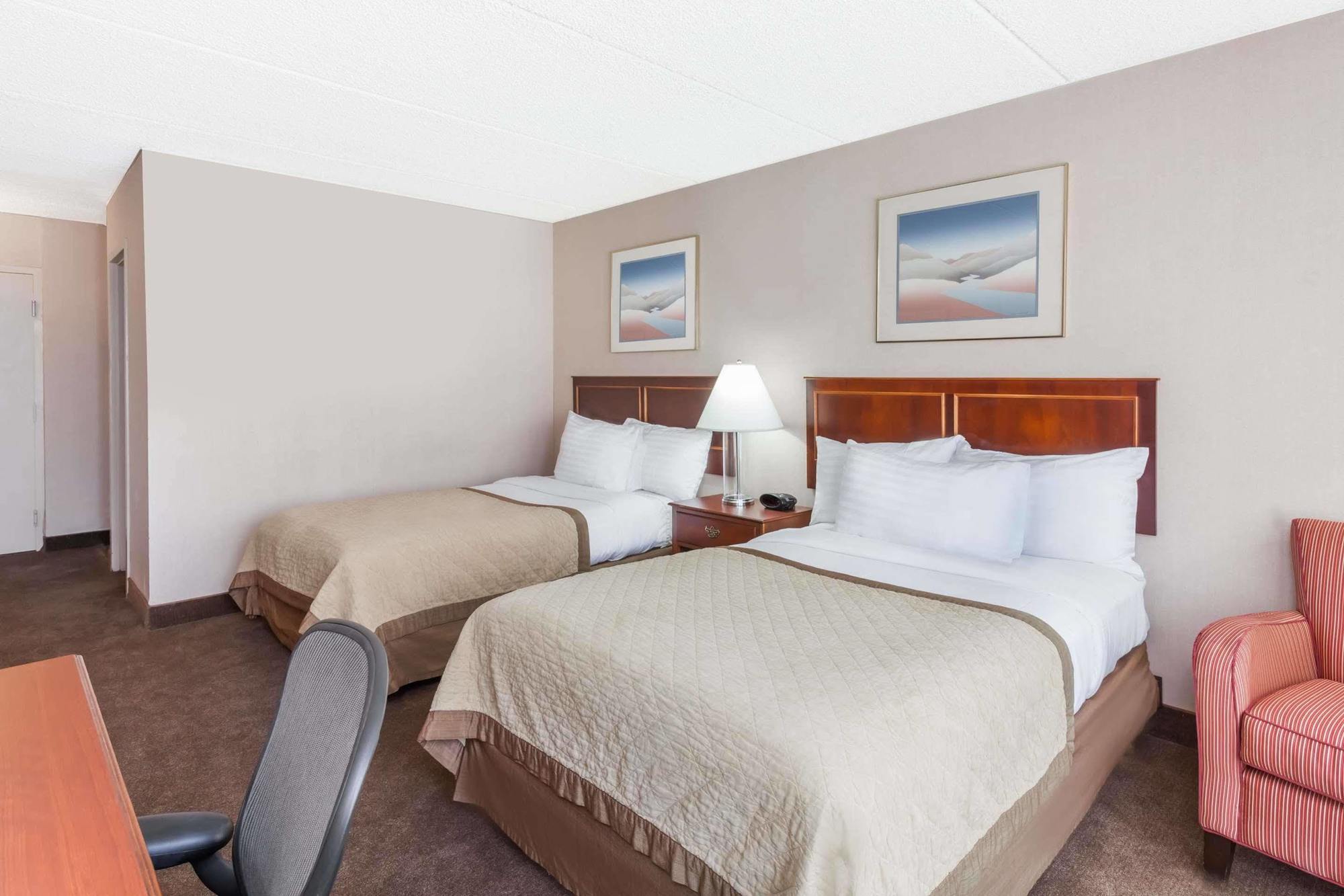 Howard Johnson By Wyndham Fullerton/Anaheim Conference Cntr Bagian luar foto
