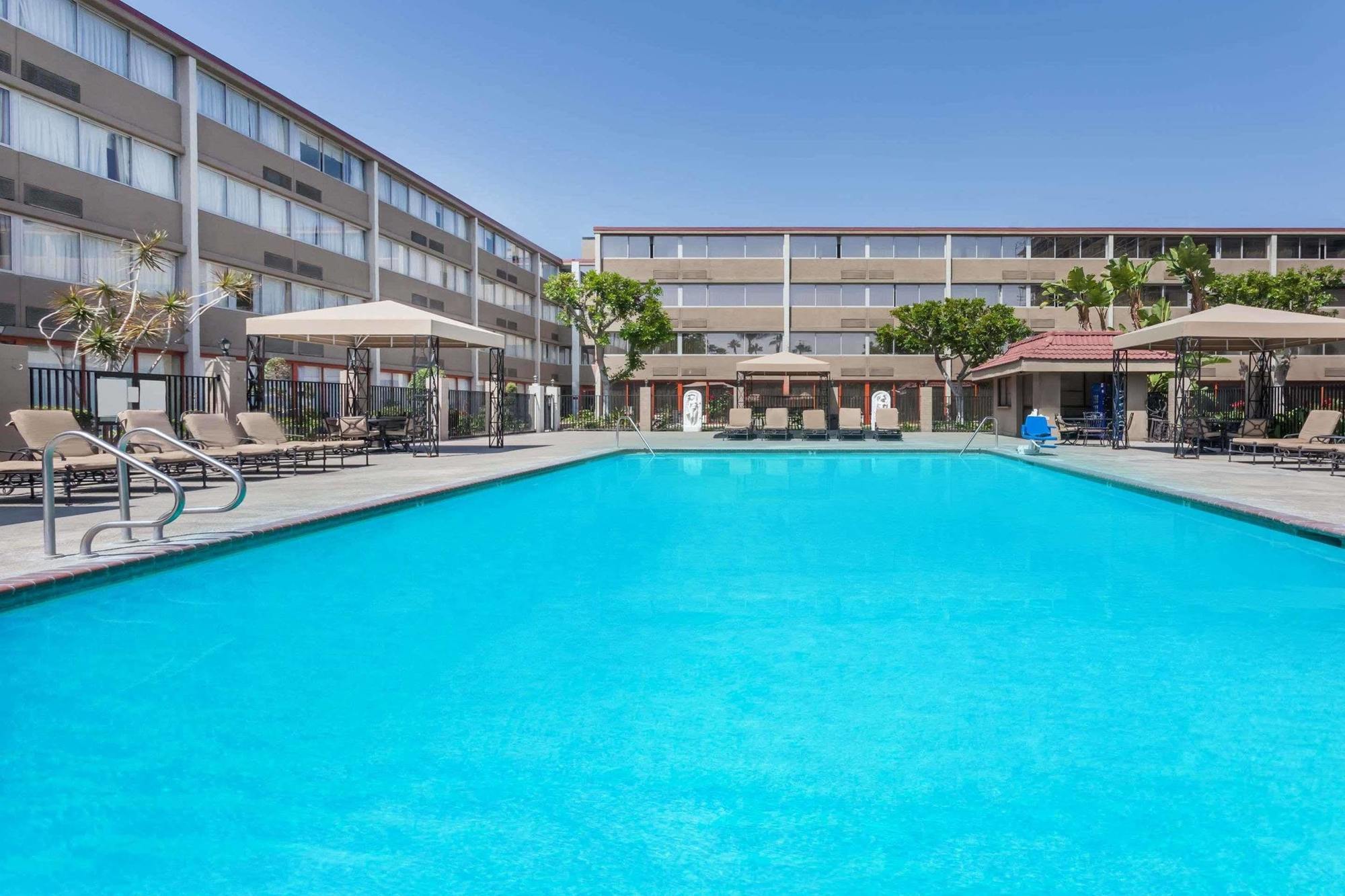 Howard Johnson By Wyndham Fullerton/Anaheim Conference Cntr Bagian luar foto